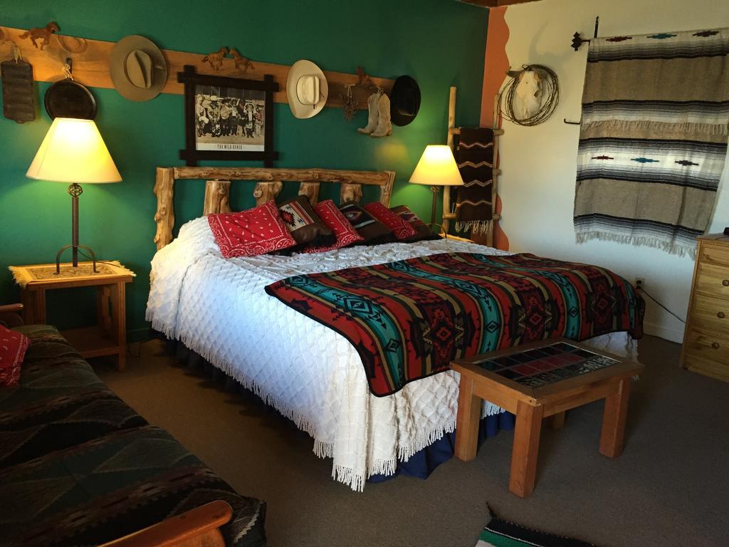 Inn On The Rio Taos Room photo